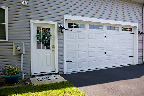 24/7 Emergency Garage Door Panel Replacement experts in Woonsocket, RI
